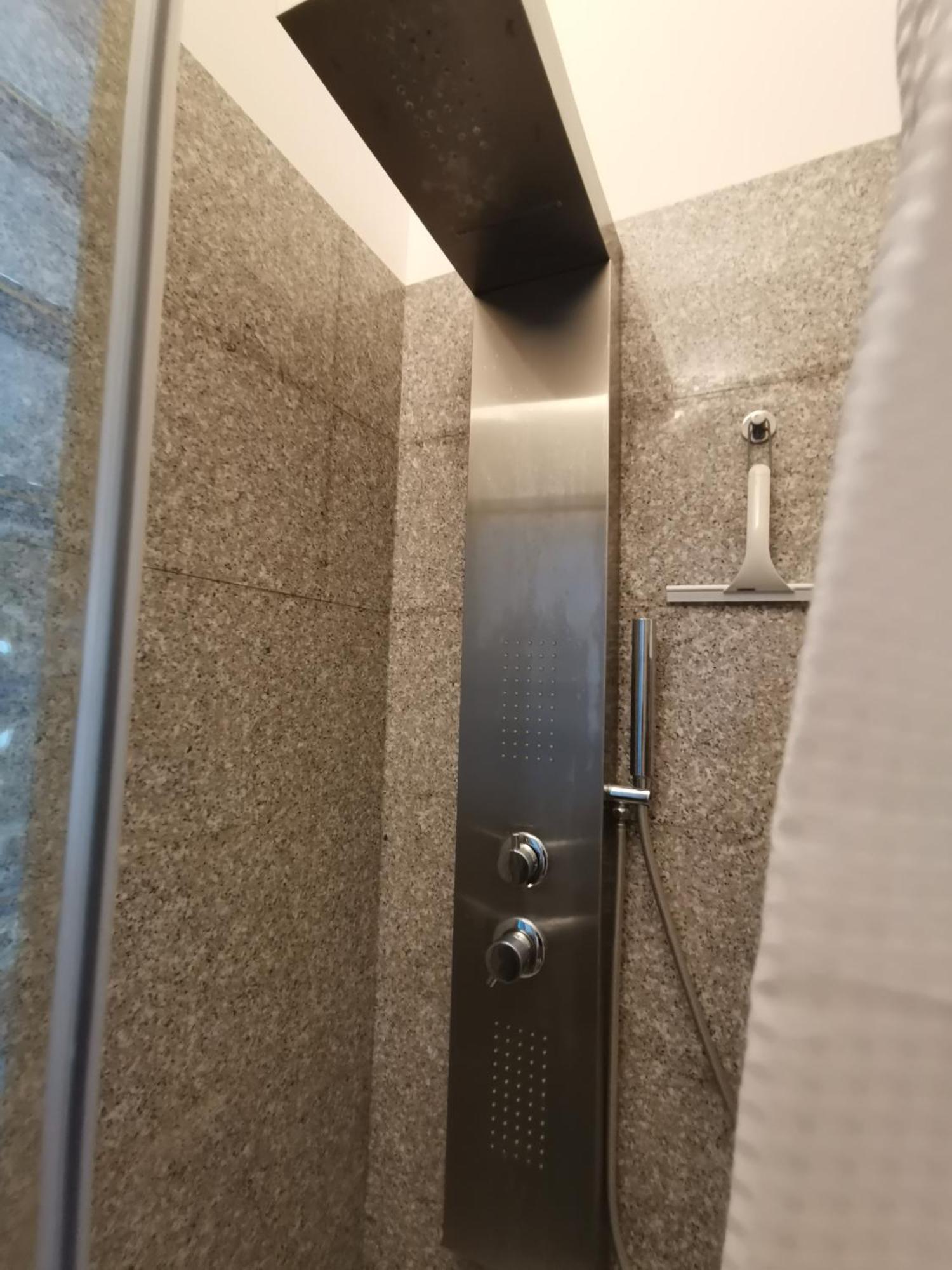 Da Lella City Centre Apartment Триест Стая снимка